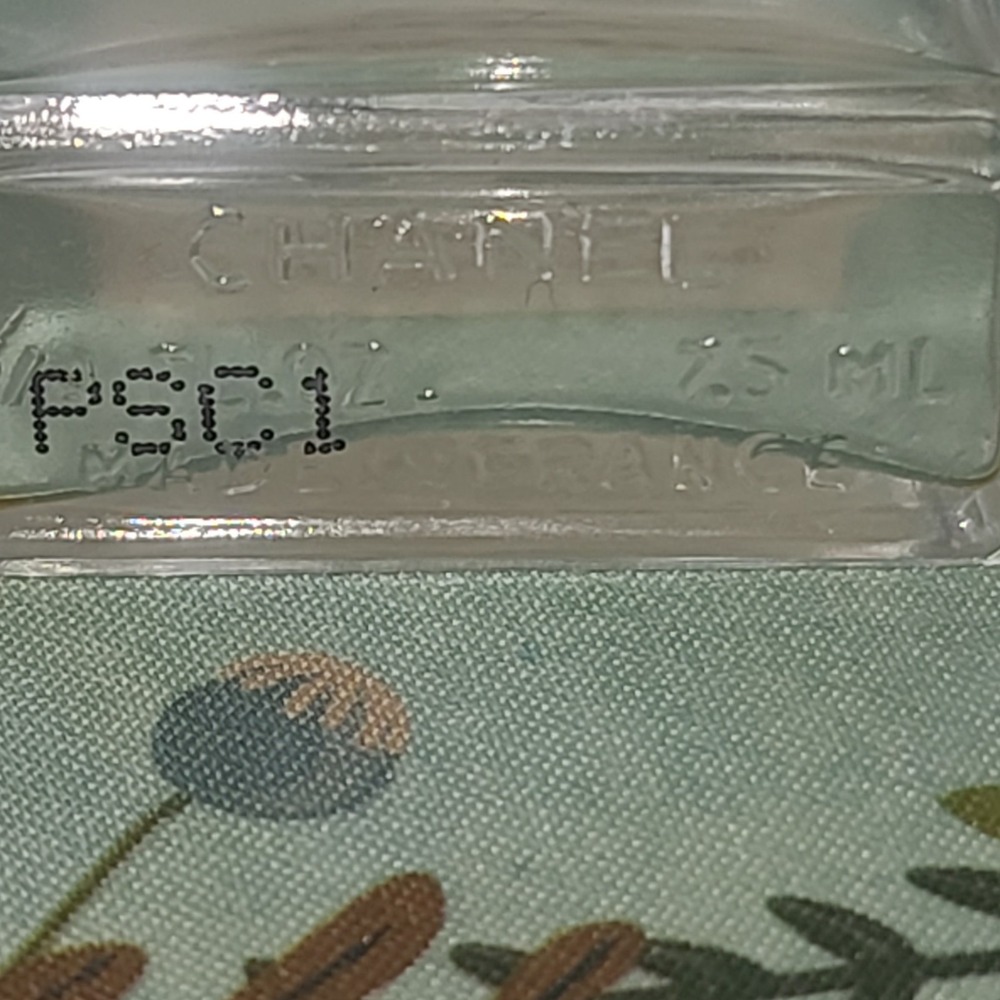 Vintage Chanel No. 5 Glass Perfume Empty Bottle Made in France - Picture 5 of 7